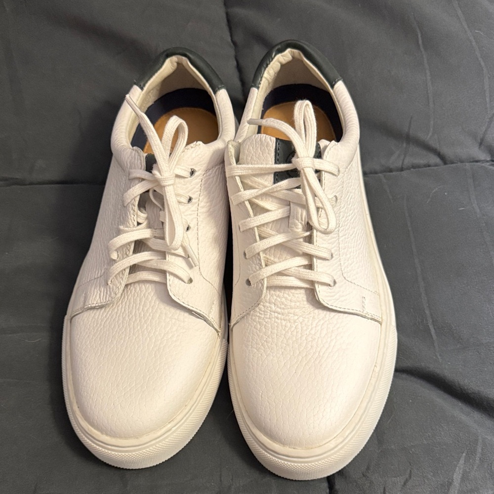 New Never Worn Peter Millar White Leather women’s sneaker